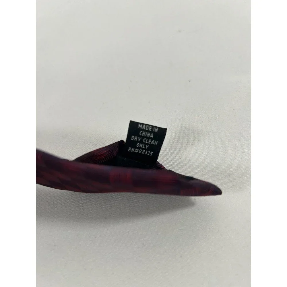 Kenneth Cole 100% Silk Hand Made Iridescent Blue/ Red Neck Tie Men’s 56 x 3.75